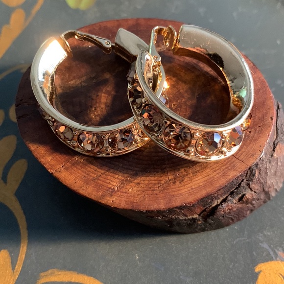 Kenneth Jay Lane vintage clip crystal earrings so pretty! KJL